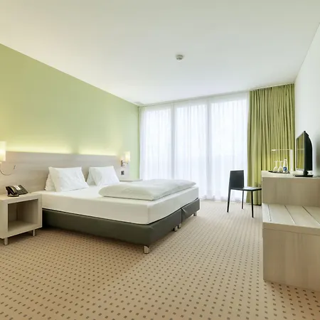 فندق Eastside 3*